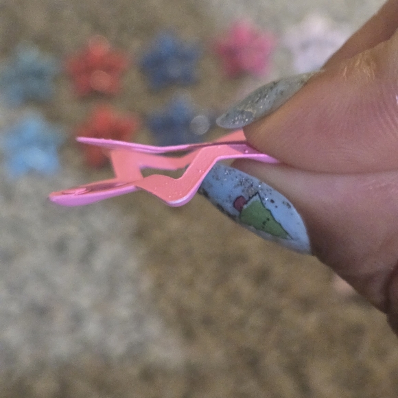 🍒🍒 Colorful Star Hair Clips Set - Picture 5 of 7